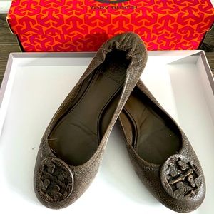 Tory Burch Reva-Suede Aviator in Mocha Melange